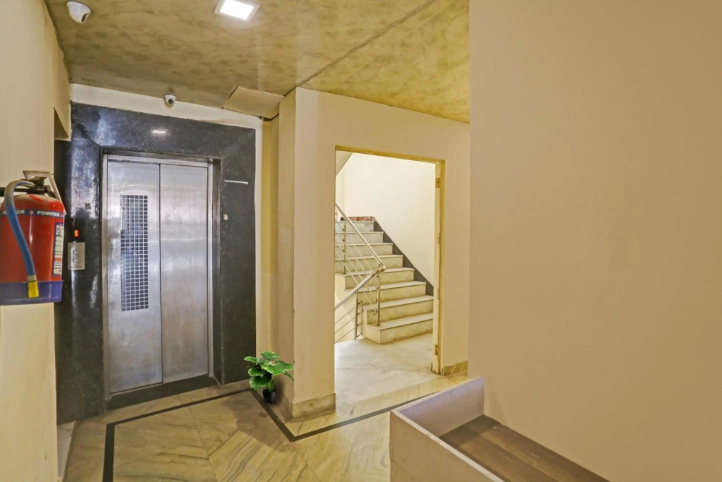 OYO Flagship 70376 Hotel The Flash