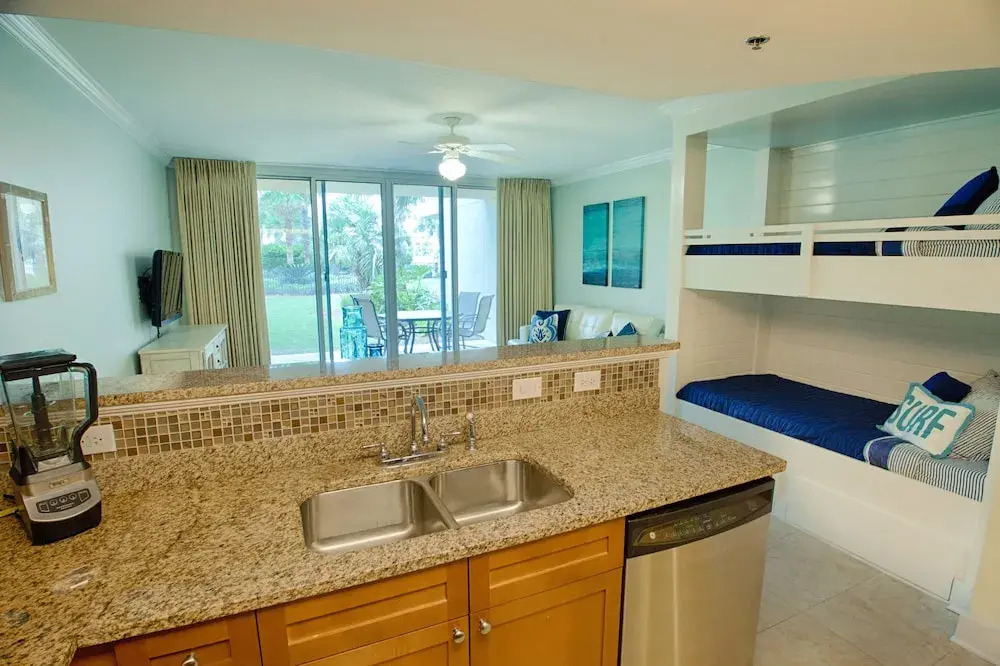 Waterscape B228 - 1 Br condo by RedAwning