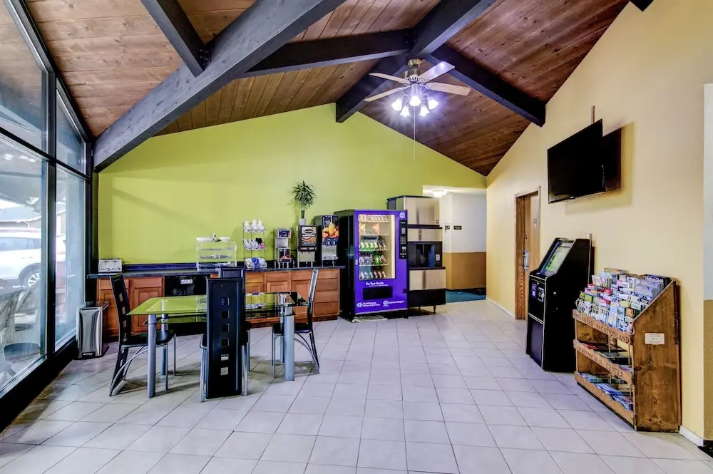 Bloomer Inn & Suites