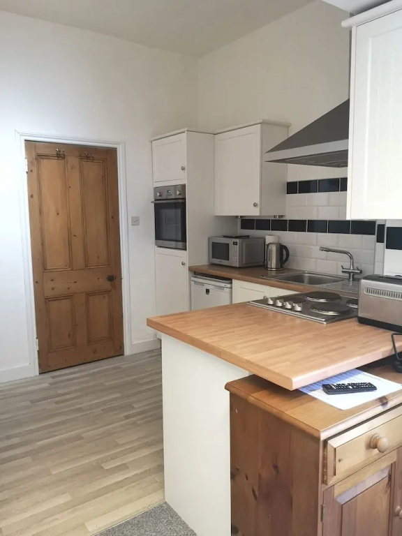 Charming 1-bedroom Apartment Near South Downs