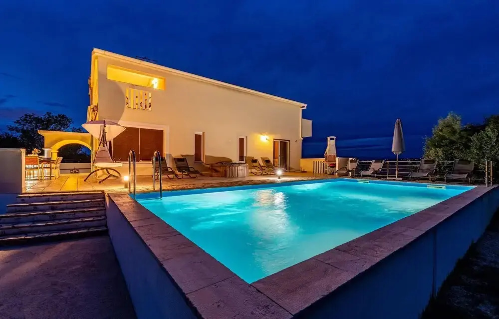 Beautiful Home in Sv Filip i Jakov With Wifi and 4 Bedrooms