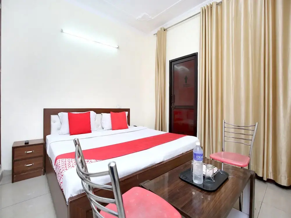 OYO 15644 Hotel Karma
