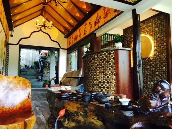 Xijiang Qianhu Miao Village Yunjian Mid-Mountain Guest House (Observation Deck Store)