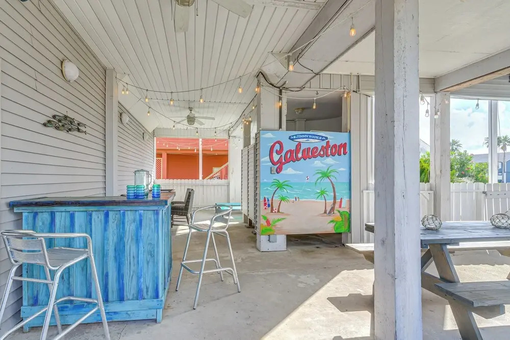 Walk to Pirates Beach - Luxe Galveston Home
