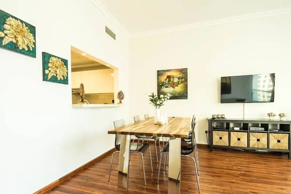 Upscale 1BR - Sea Views - Direct Beach Access!