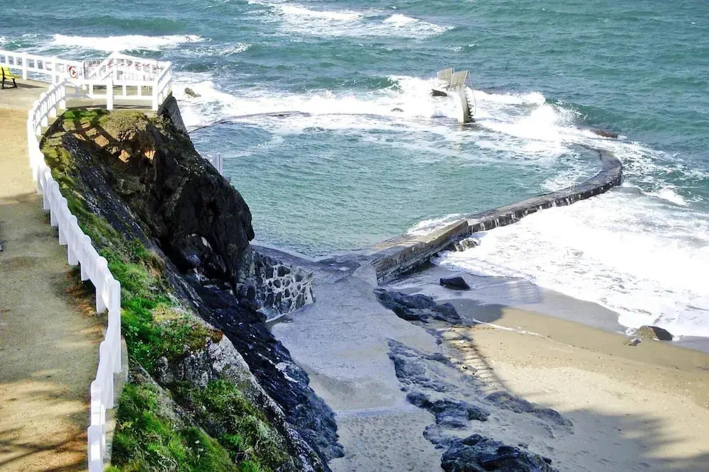 Apartment in St Quay Near Seven Beaches