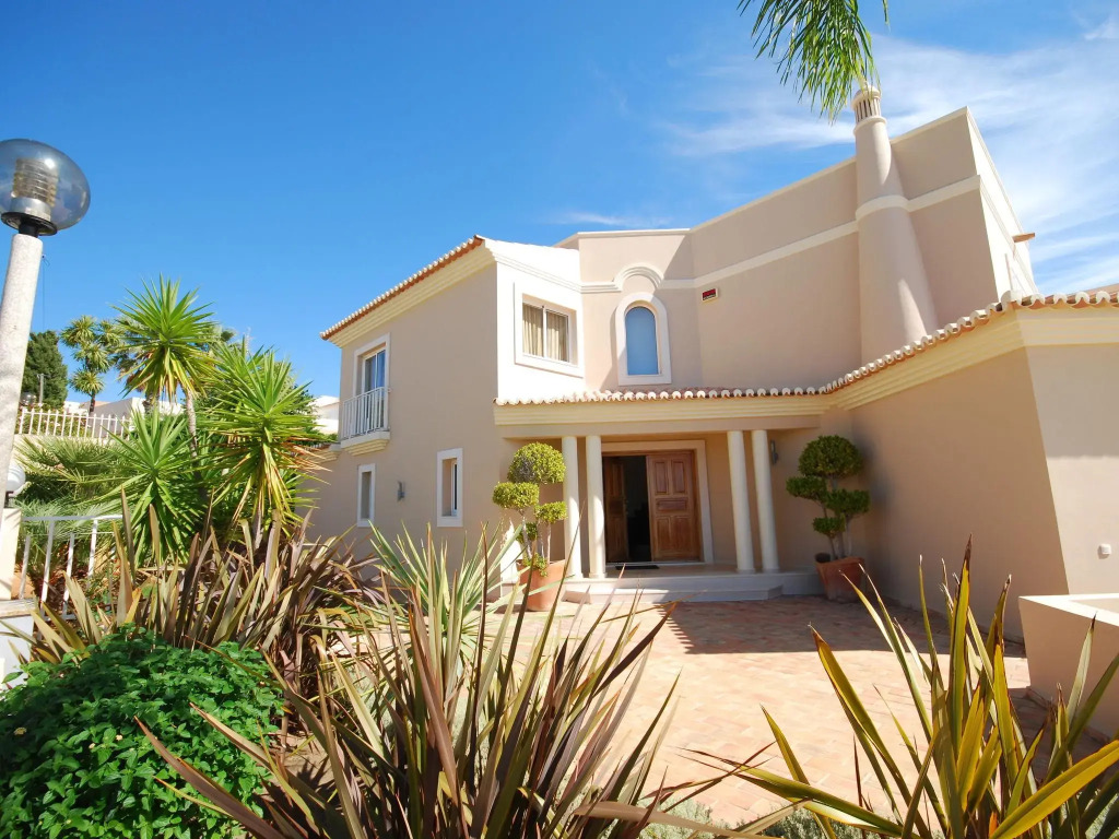 Lavish Villa With Private Swimming Pool