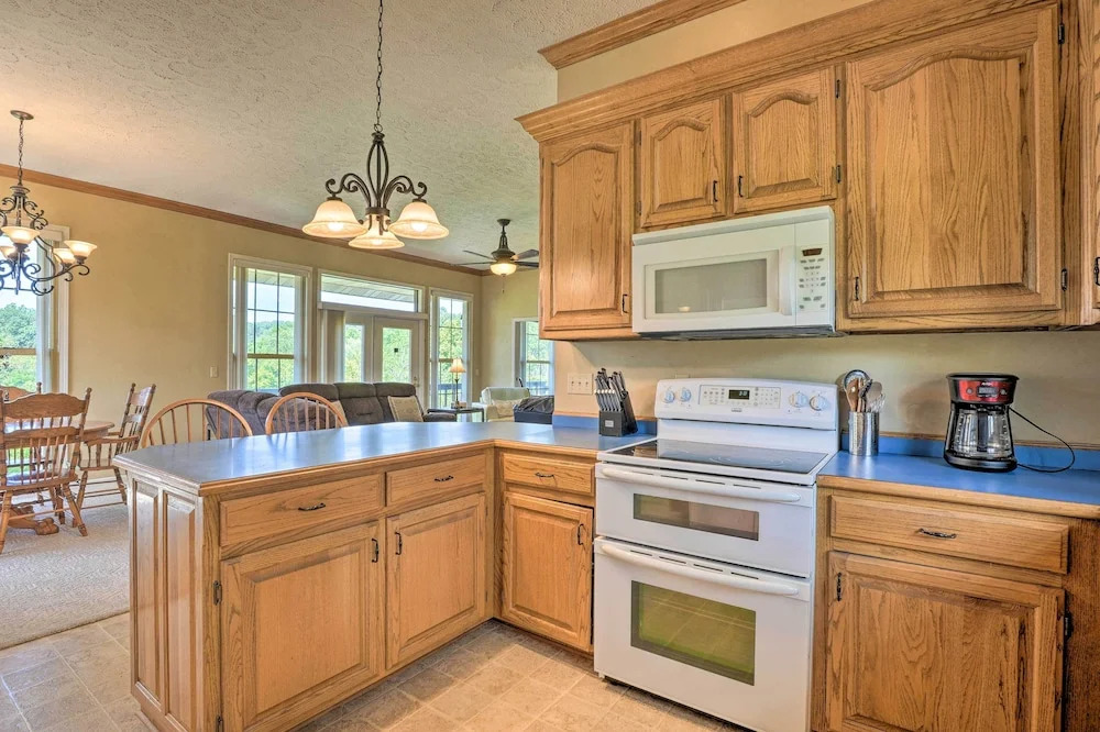 'angler's Ridge' Waterfront Family Getaway!
