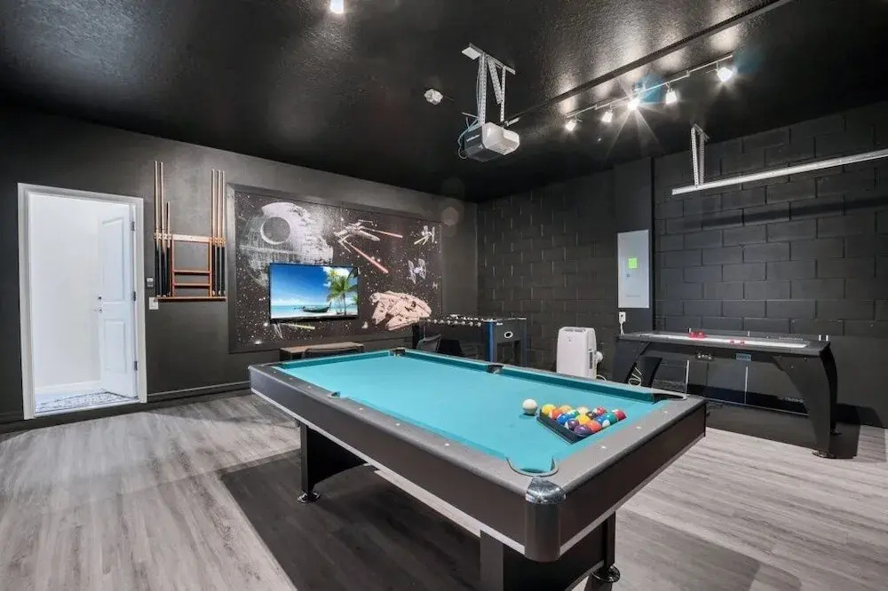 5 Bed With Fantastic Game Room In Fun Resort! 5 Bedroom Townhouse by RedAwning