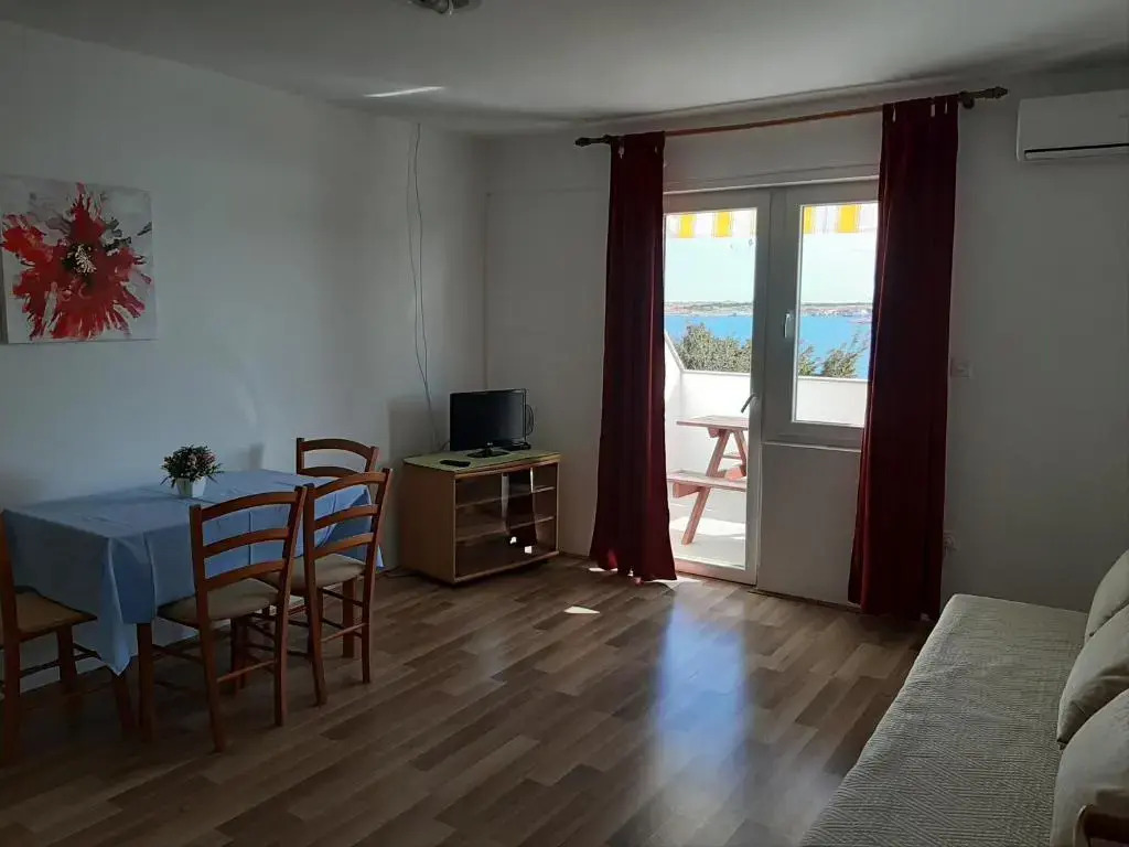 Apartments Nikola Caska