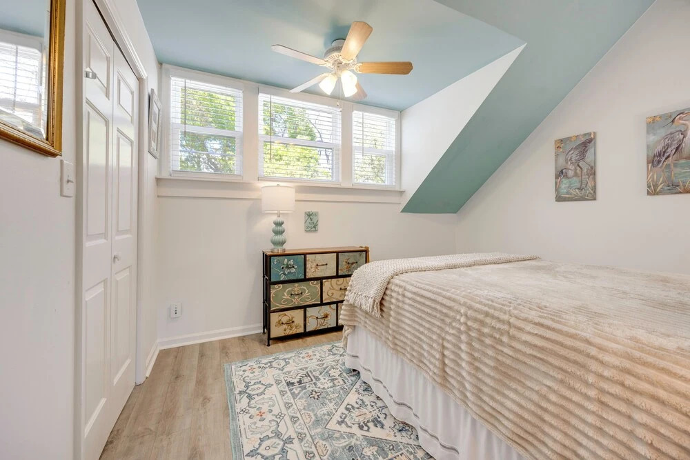 Walk to Eats & Drinks! Stylish Murrells Inlet Stay