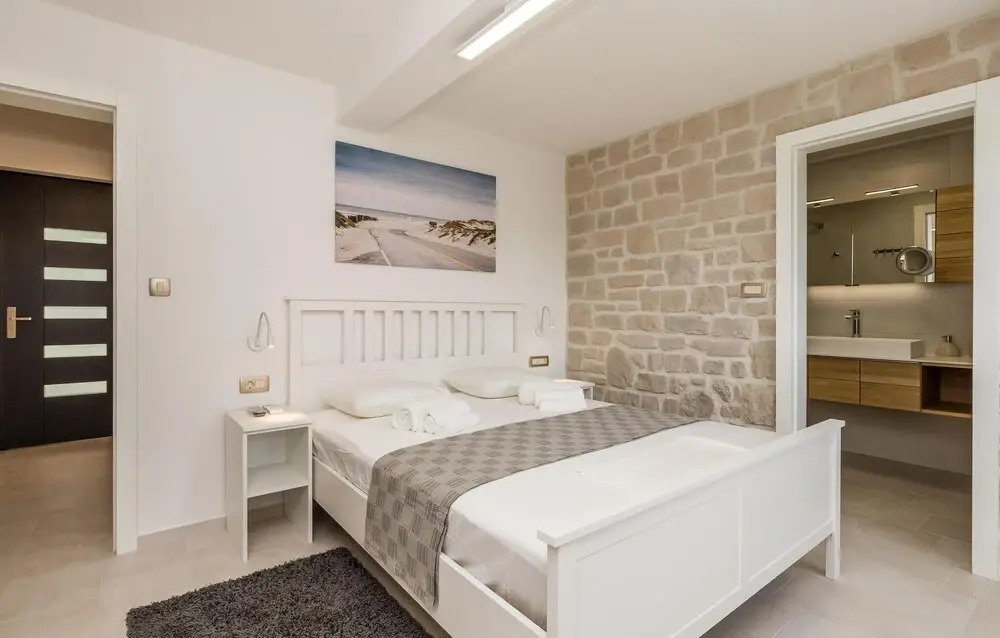 Stunning Home in Lopar with Outdoor Swimming Pool, Hot Tub & 4 Bedrooms