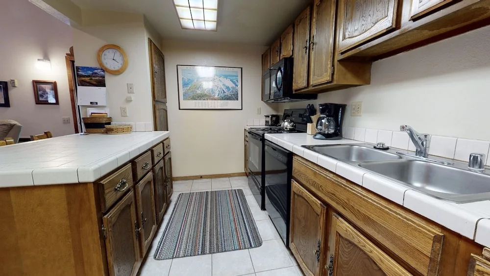 Hidden Valley 104 Convenient and Cozy, Short walk to The Village Gondola by RedAwning