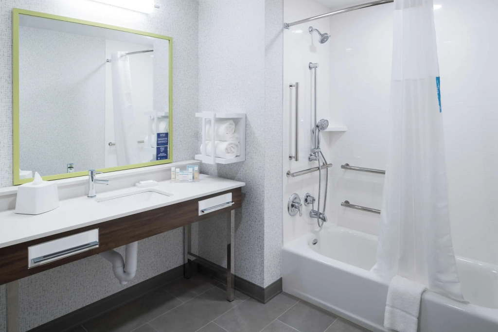 Hampton Inn & Suites Cape Canaveral Cruise Port, Fl