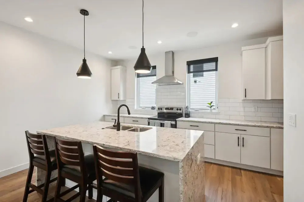 New Modern Townhome With Rooftop Patio 2 Bedroom Townhouse by RedAwning