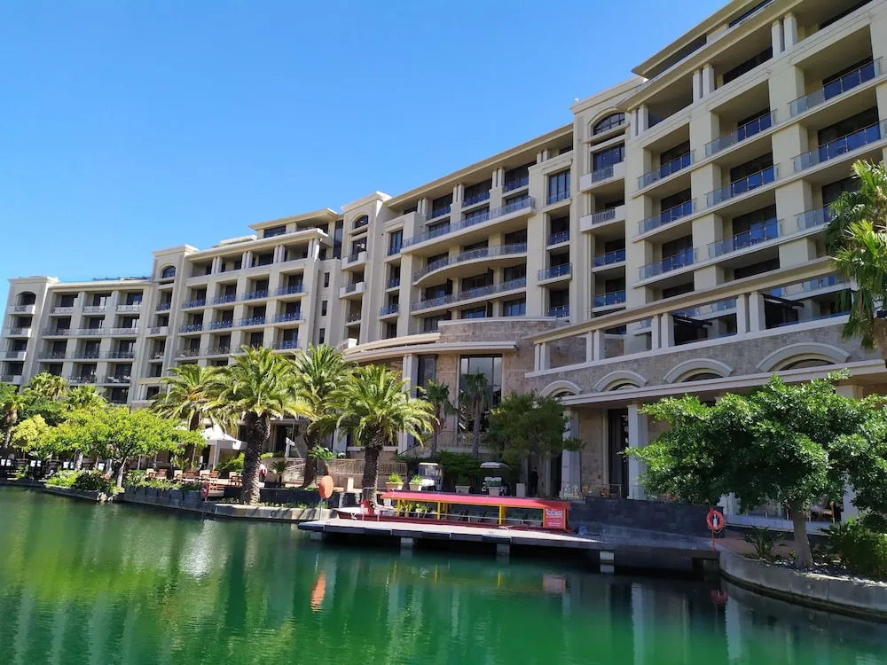 Luxury Three Bedroom Apartment - Fully Furnished and Equipped