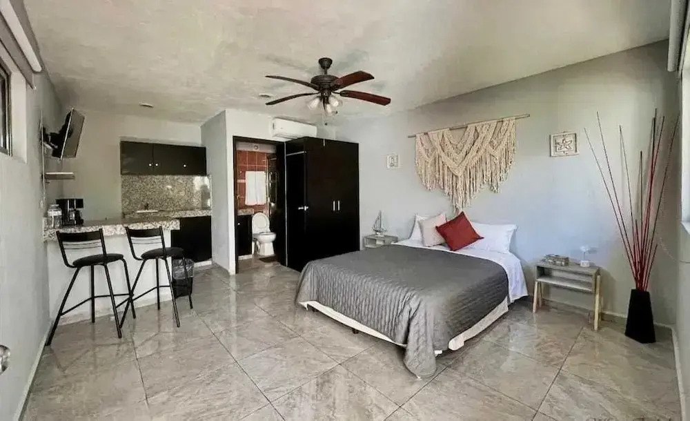 TJ Apartments, Calle 6, PDC