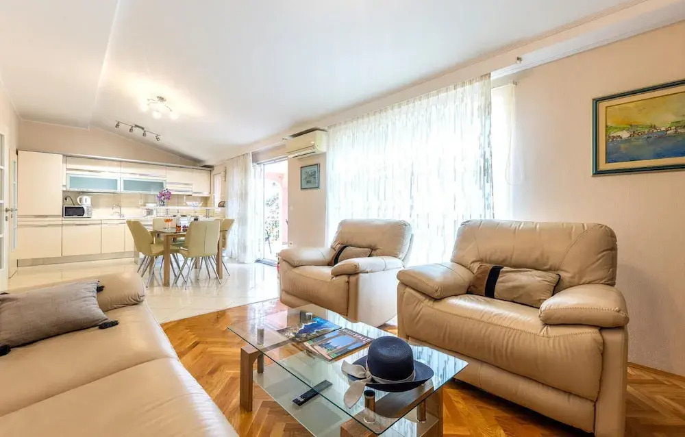 Nice Home in Kastel Novi With Wifi and 3 Bedrooms