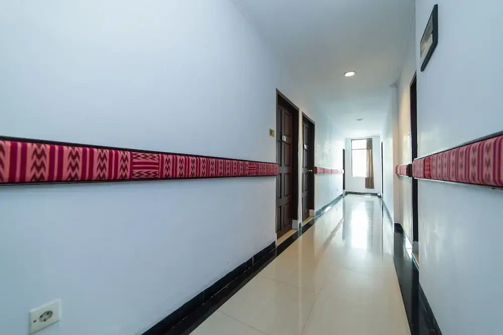 Airy Ratu Indah Ratulangi 17 Makassar
