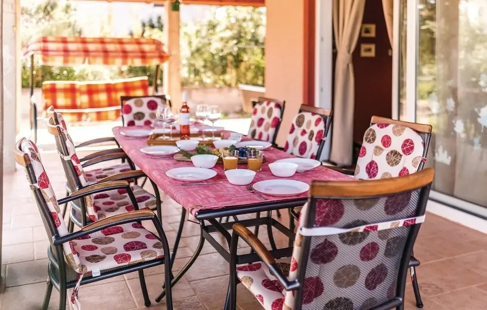 Stunning Home in Sibenik With Wifi and 5 Bedrooms
