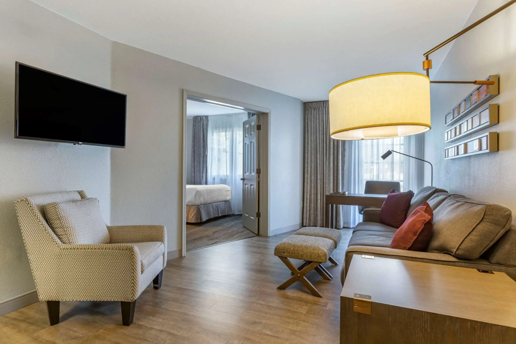 Windmill Suites Surprise - Phoenix, an Ascend Collection Hotel
