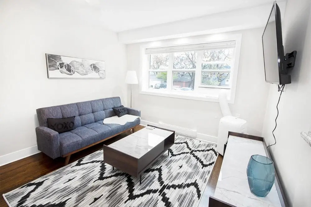 2-bedroom Suite on Corydon Ave Parking Included