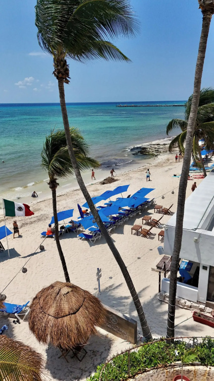 Pelicano Inn Playa del Carmen - Beachfront Hotel
