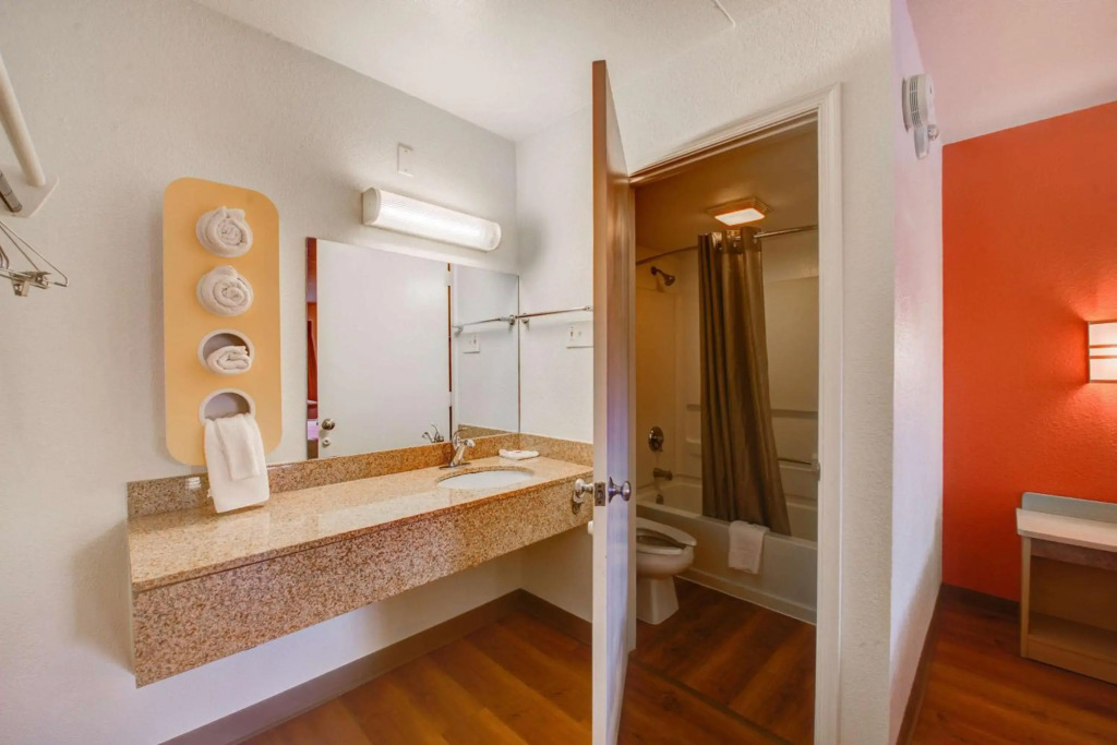 Travelodge by Wyndham Norfolk Airport
