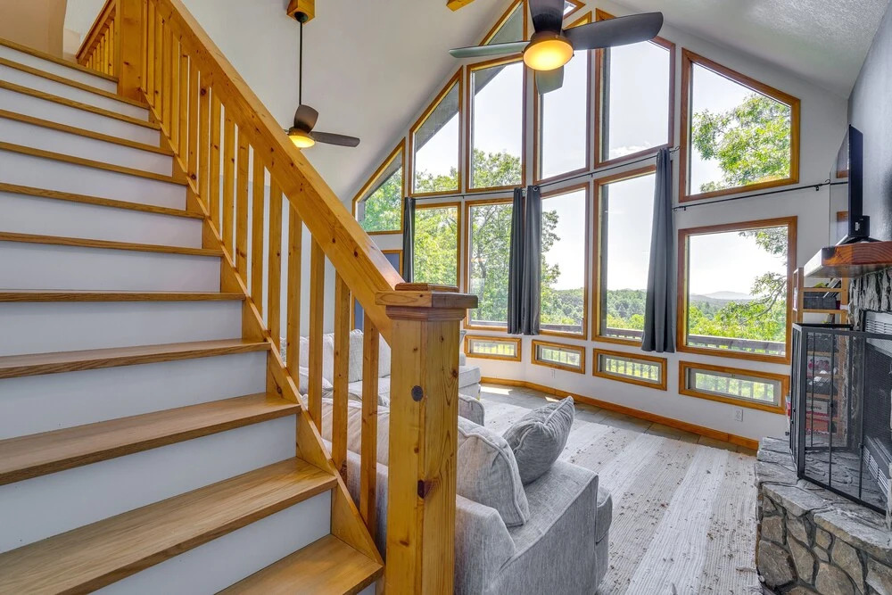 Cozy Murphy Cabin Retreat: Hot Tub & Mtn Views!