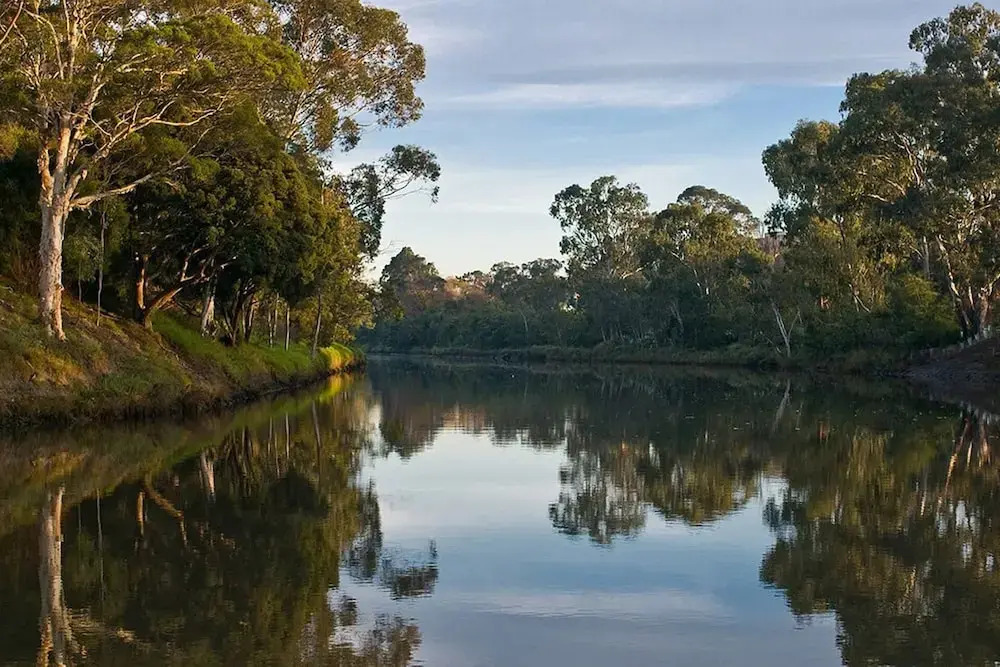A Cozy 2BR Apt Next to The Yarra River