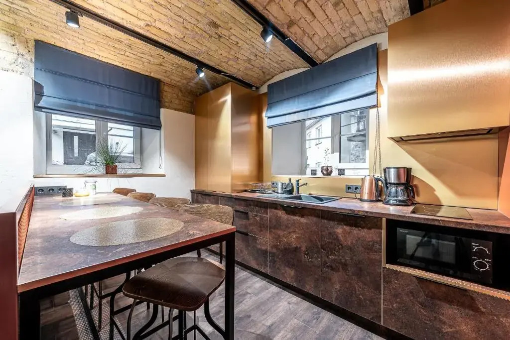 UNESCO Hidden Arches – Restored 3 Bedroom Apartment in the Historic Pilies St.
