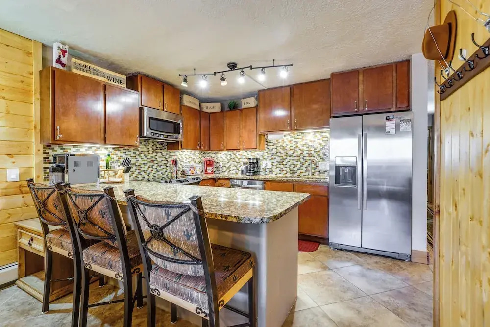 1 Mi to Marina: Frisco Condo w/ Mtn-view Balcony!