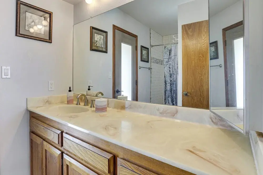 Private Hot Tub & Huge Yard: Phoenix Family Home