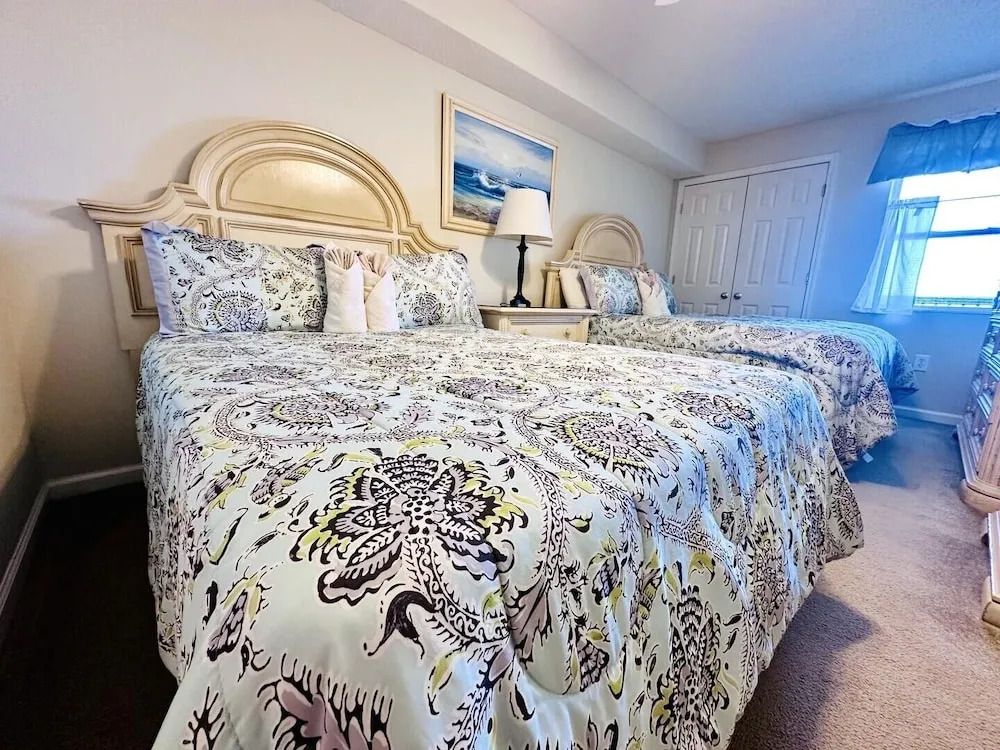 Ashworth 1604 3 Bedroom Condo by RedAwning, North Myrtle Beach