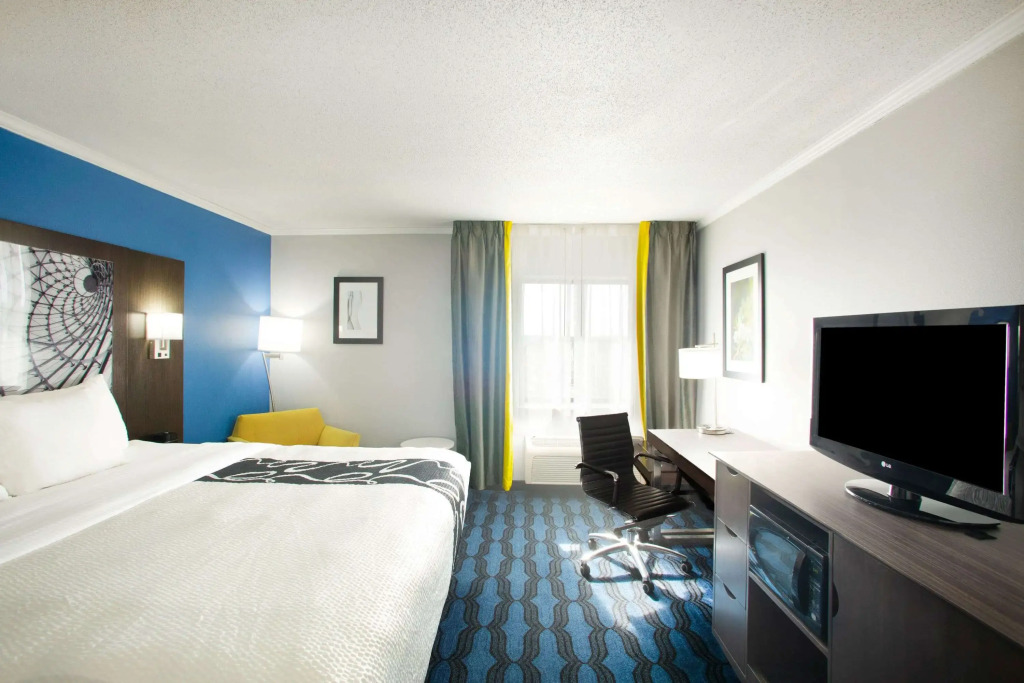 La Quinta Inn & Suites by Wyndham St Louis Hazelwood North