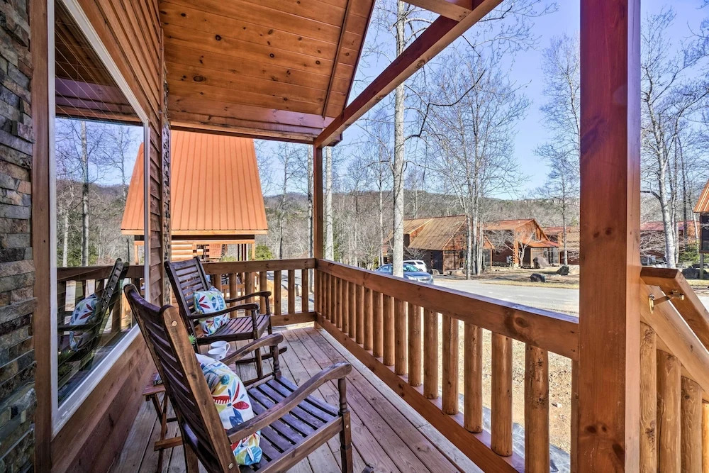 Gatlinburg Mountain Cabin: 4 Mi to National Park