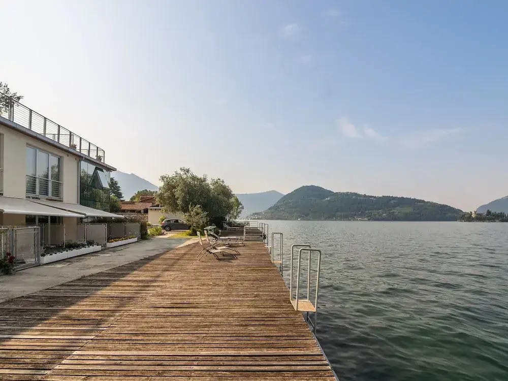 Lakefront Retreat with Garden