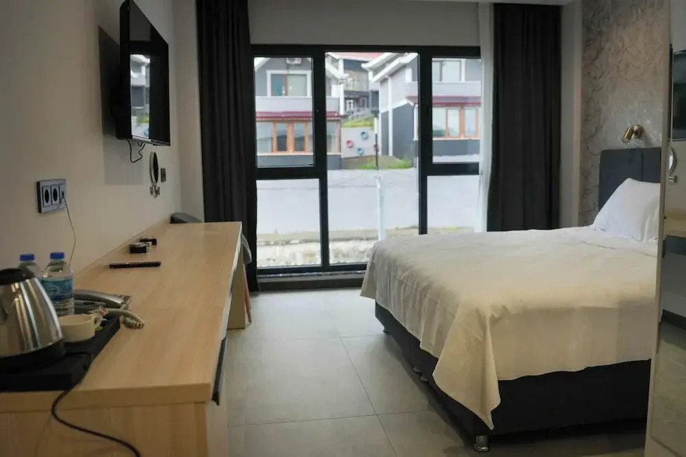 Demederon Hotel