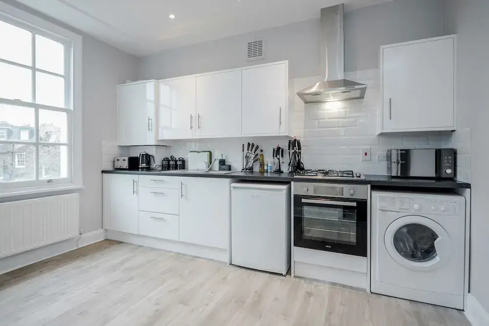 Stunning 2 Bedroom Duplex Apt in Center of Camden
