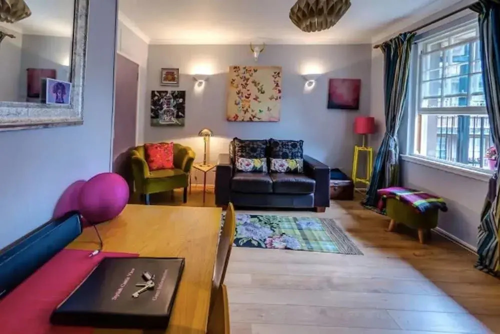 JOIVY Stylish Castle View Apartment