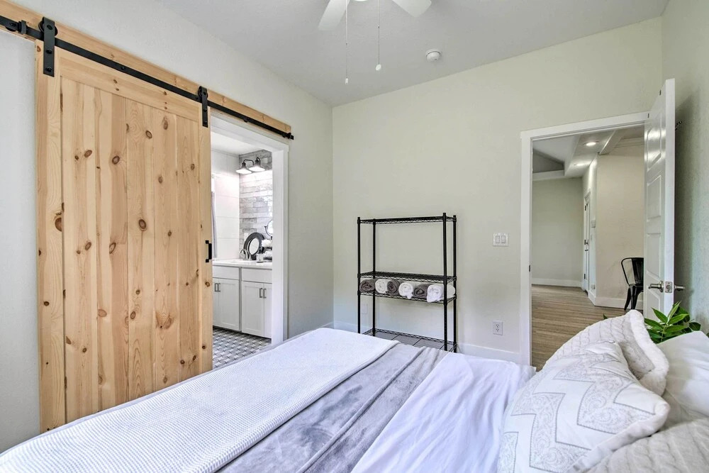 Bright Home w/ Fire Pit, Near Back 40 Trail!