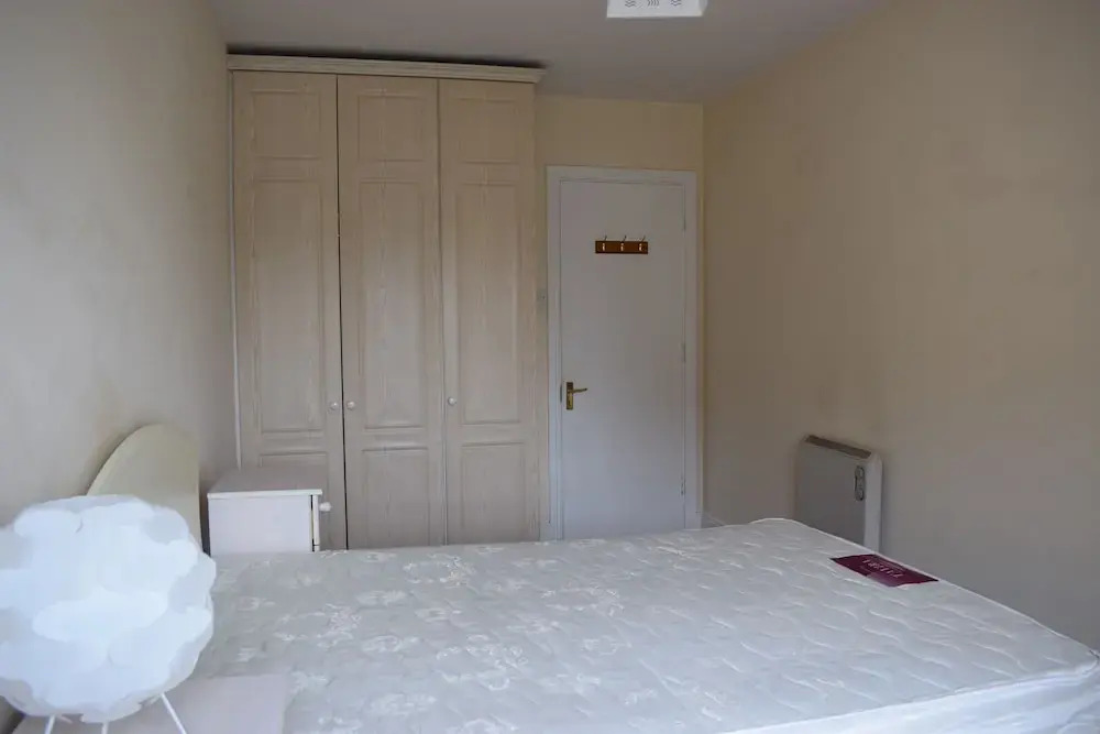 Bright 2 Bedroom Apartment With Balcony in City Centre