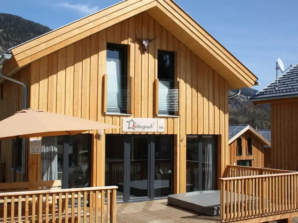 Lovely Chalet With hot tub