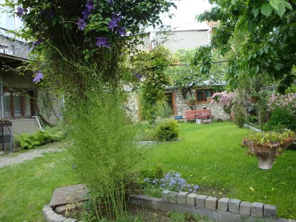 Tamari Guest House