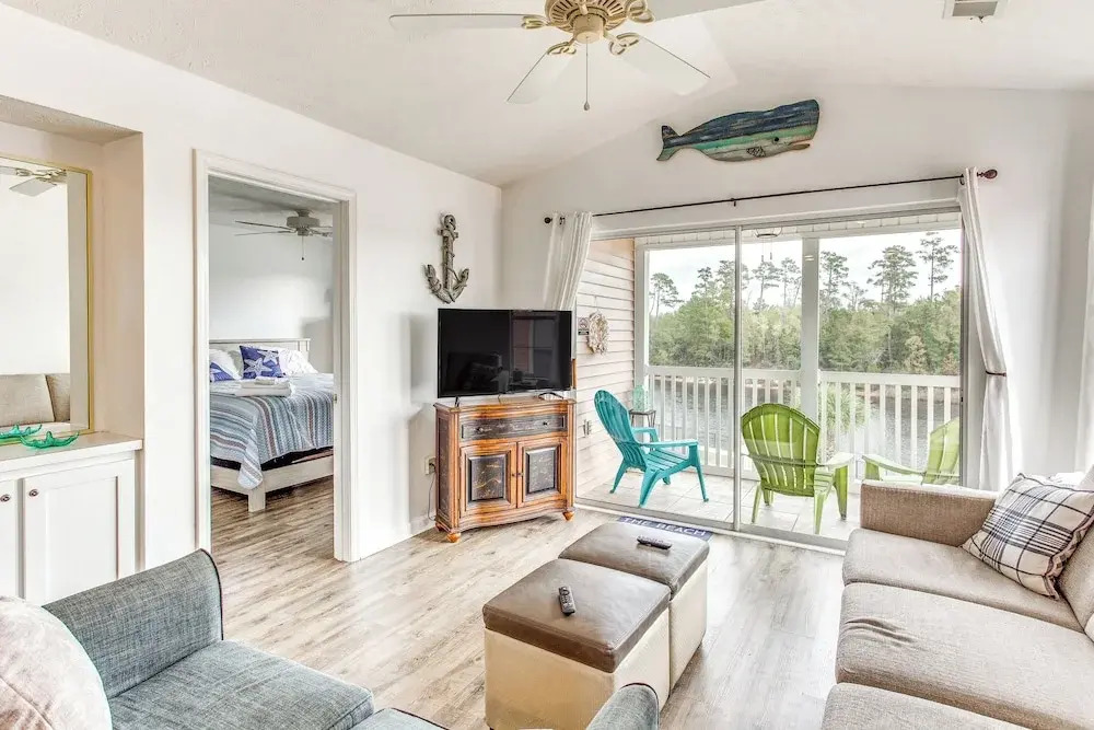 Myrtle Beach Waterfront Condo: 5 Mi to Boardwalk!