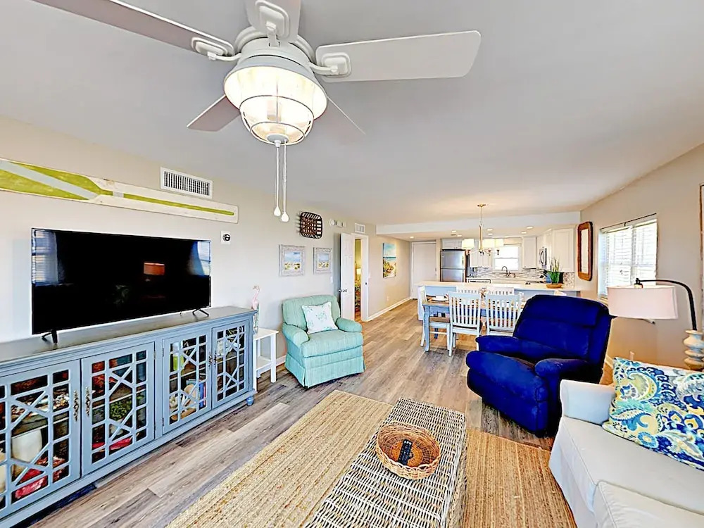 New Listing! Oceanfront - Walk To Beach 2 Bedroom Condo