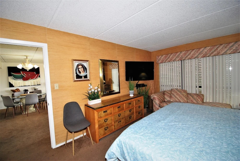 Summit Condo Unit #202 3 Bedroom Condo by RedAwning