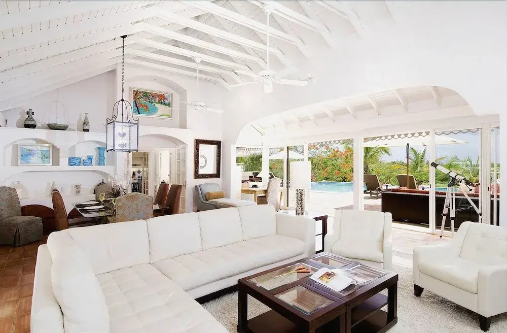 Charming Tropical Villa, Walk to the Beach! AC, Pool, Free Wifi, Concierge, Ideal for Families