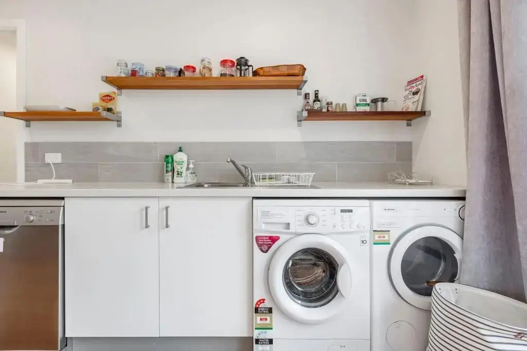 ☆Spacious Bungalow☆5min walk to station☆5min to Box Hill☆WiFi☆Parking