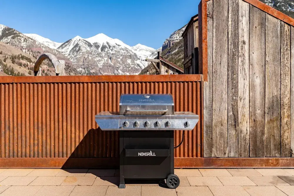 Ghostriders 10 by Avantstay Penthouse Suite w/ Large Patio & Mountain Views!